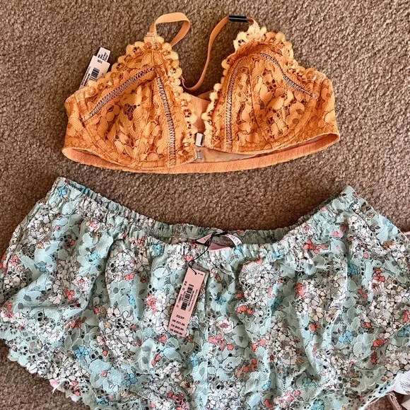 Victoria's Secret huge lot of bras and panties vintage pristine condition - Picture 3 of 7